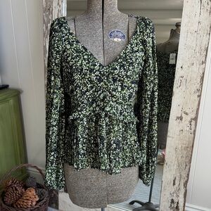 Astr Black and Green Floral Peplum Blouse. New with Tags
